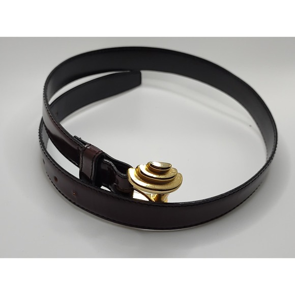 Vintage brown faux leather belt size small with gold hardware - Picture 2 of 2